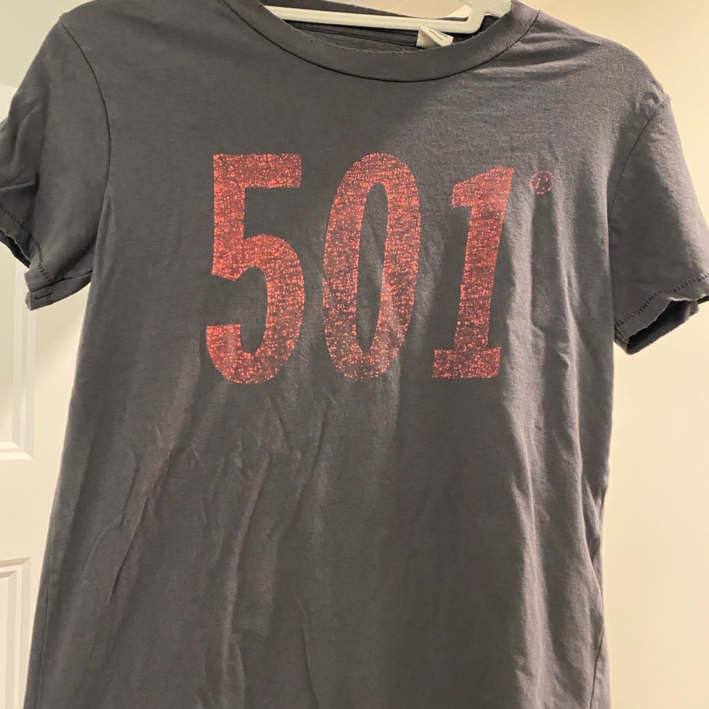 Distressed Levi’s T-shirt XS
